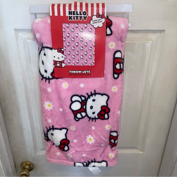 Pink Hello Kitty Blanket - NEW - Picture 3 of 7